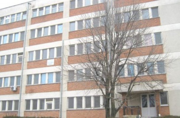Spitalul din Hârşova a rămas fără acoperiş din cauza furtunii